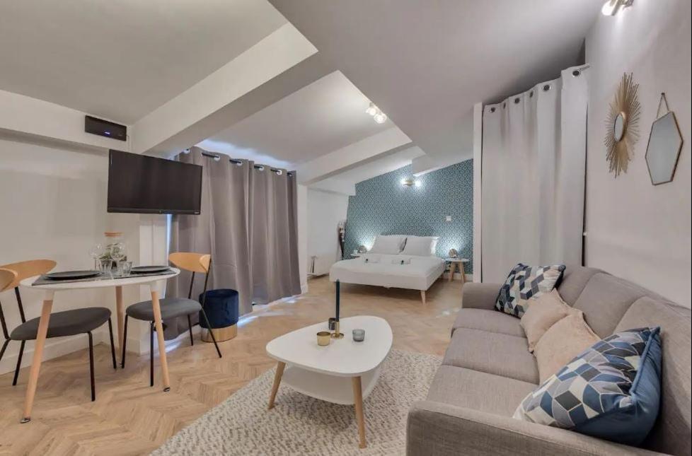 Appartement Renove Proche Arc Triomphe - 2P Париж Екстериор снимка